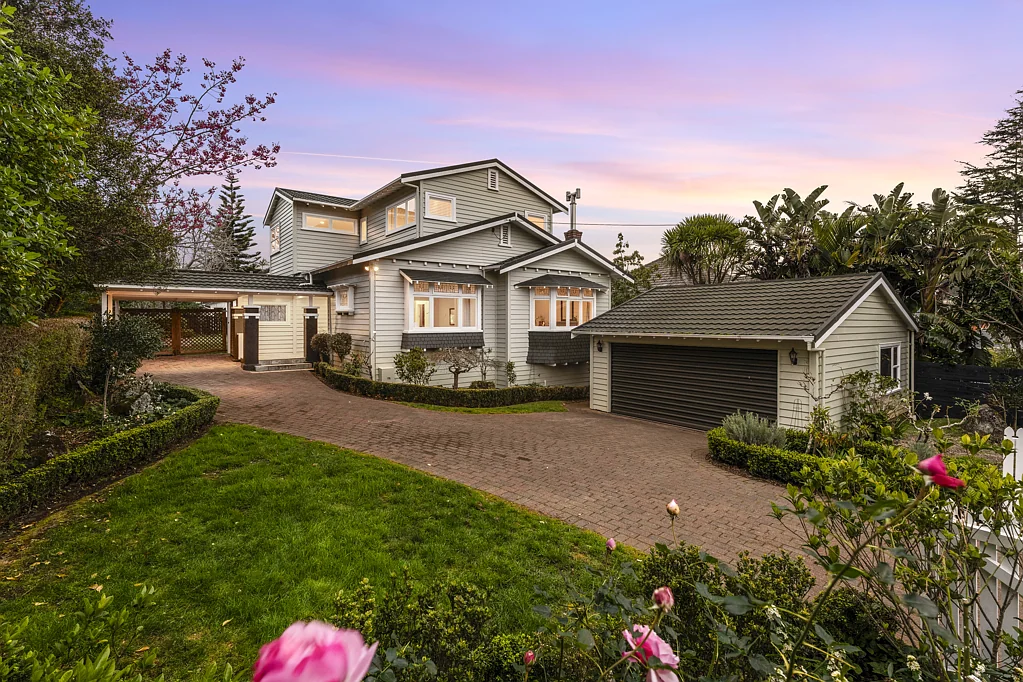 Epsom 5 Bedroom Renewed Epsom Elegance in DGZ