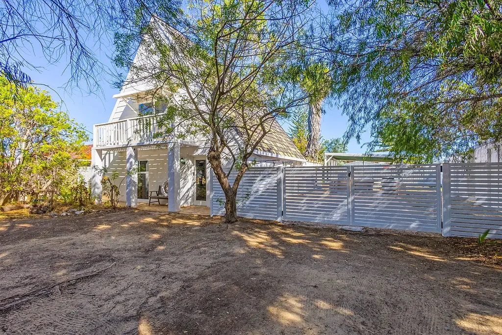 32 Walker Avenue, Lancelin, WA 6044
