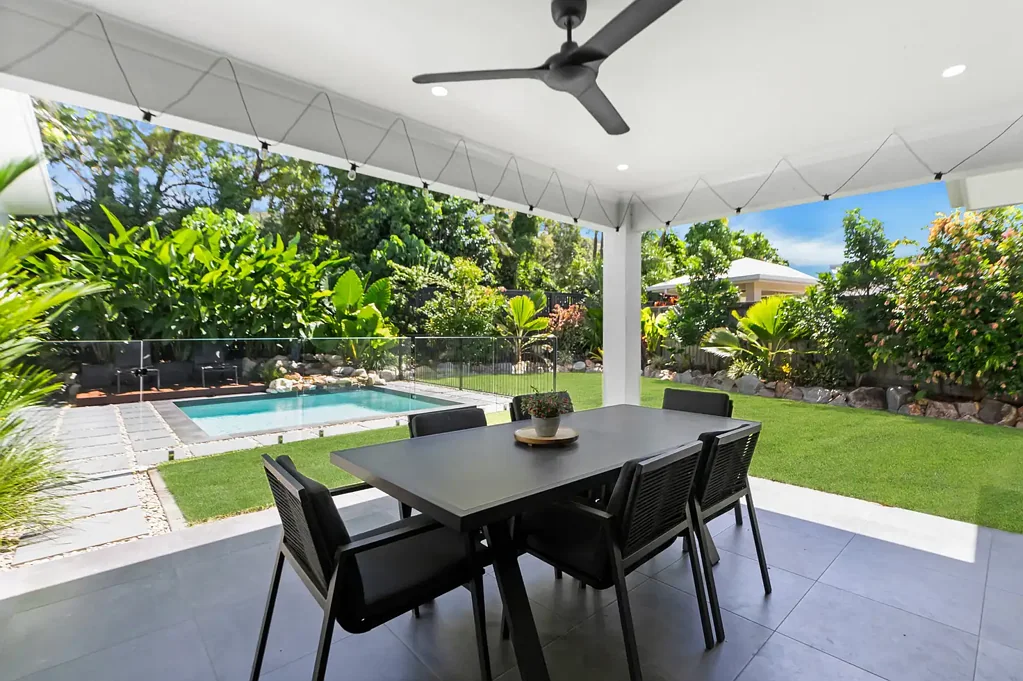 Trinity Beach 4房  Modern Designer Home Surrounded by Lush Tropical Landscaping