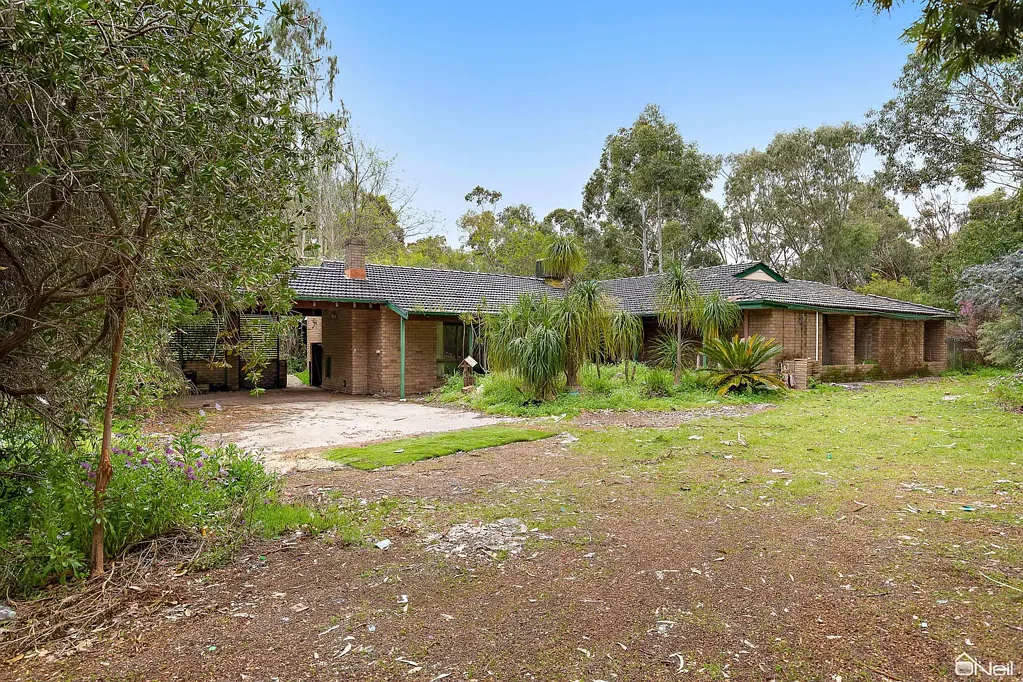 Bedfordale 4Zimmer Lifestyle Property - REQUIRES MAJOR RENOVATIONS TO MAKE LIVEABLE