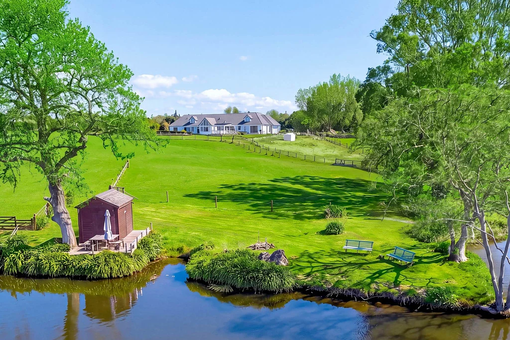 Karaka 5Zimmer KARAKA COUNTRY LIVING, LAKESIDE SETTING