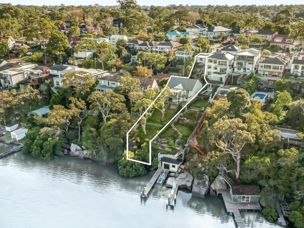 Oatley 5部屋 WATERFRONT FAMILY LUXURY IN OATLEY'S PREMIER STREET