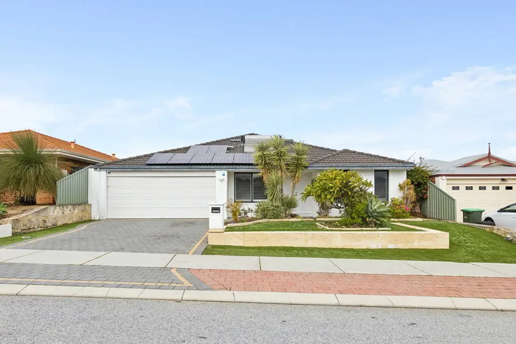 Merriwa 4कमरा Stylishly Renovated Family Living with Modern Upgrades Throughout!