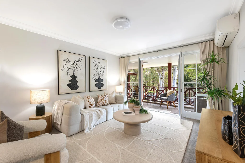 Wahroonga 2房 永恒的实心砖品质，坐拥 Wahroonga 的最佳地段 Timeless full brick quality, surrounded by the best of Wahroonga