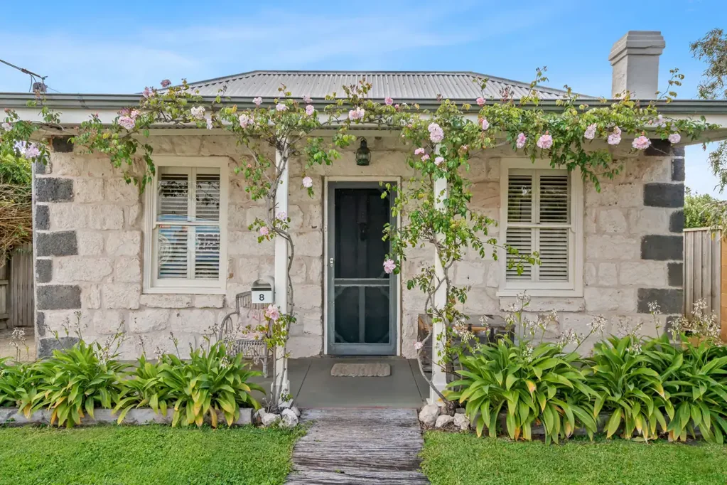 Port Fairy 4कमरा “Belfast Belle” – Historic Charm and Heart in Central Port Fairy