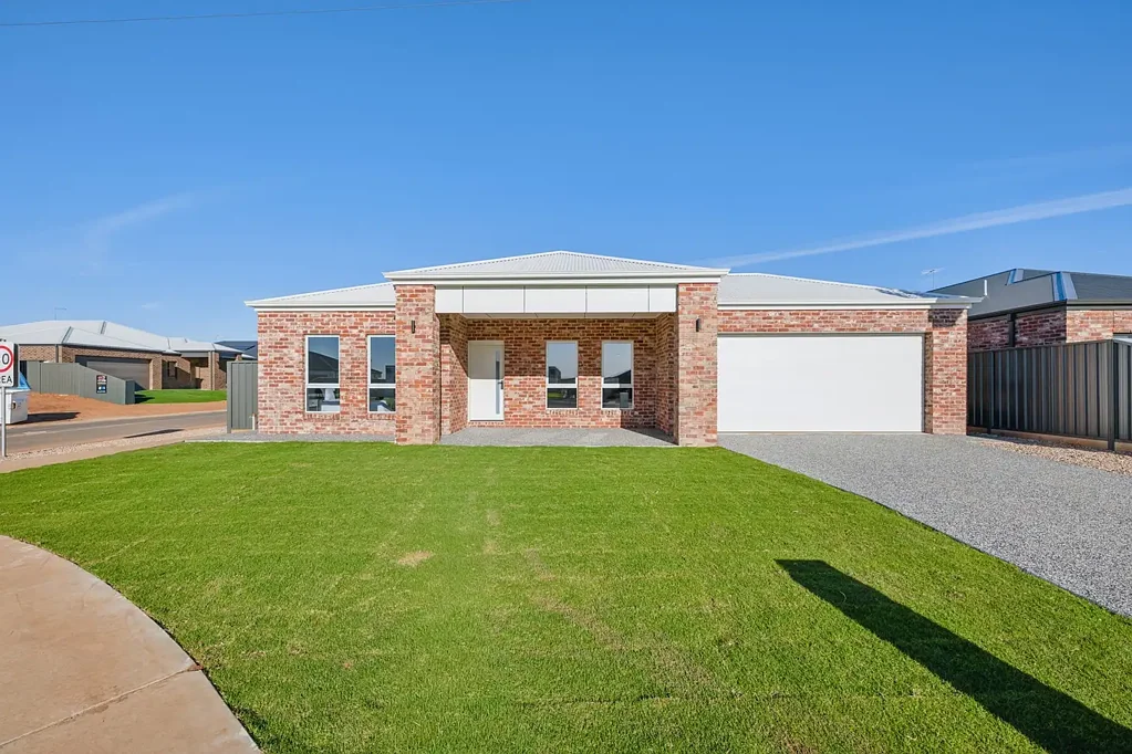 Mildura 4 Bedroom The complete brand new package!