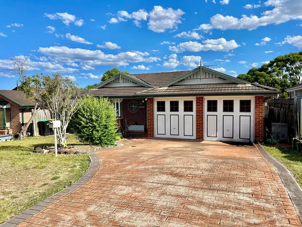 Walking distance to schools!!!