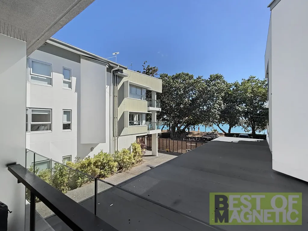 Horseshoe Bay 3房  Beachfront Apartment with Quality Finishes