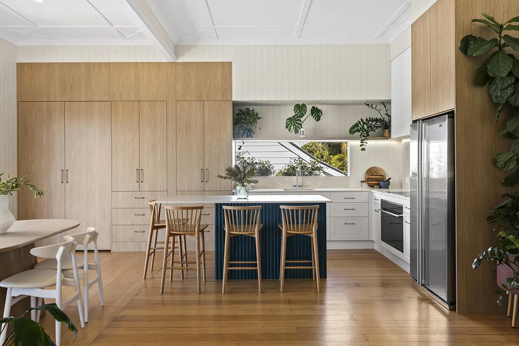 Ashgrove 4房 Ashgrove 黄金地段的全面翻新昆士兰风格住宅 Fully Renovated Queenslander in a Prime Ashgrove Position