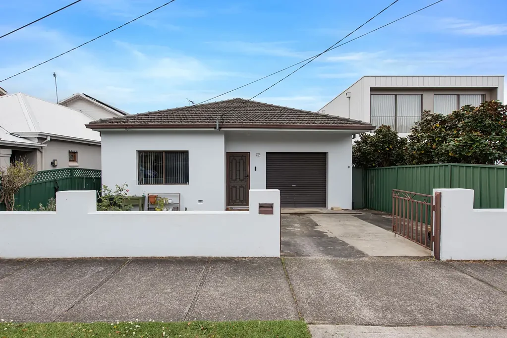 Earlwood 4Kwarto Rare riverside setting with endless potential