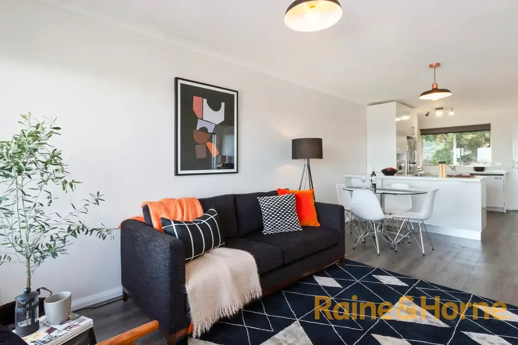 Sunny unit with amazing views.