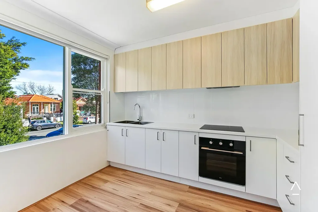 Beautifully Renovated Apartment in a Peaceful Leafy Setting
