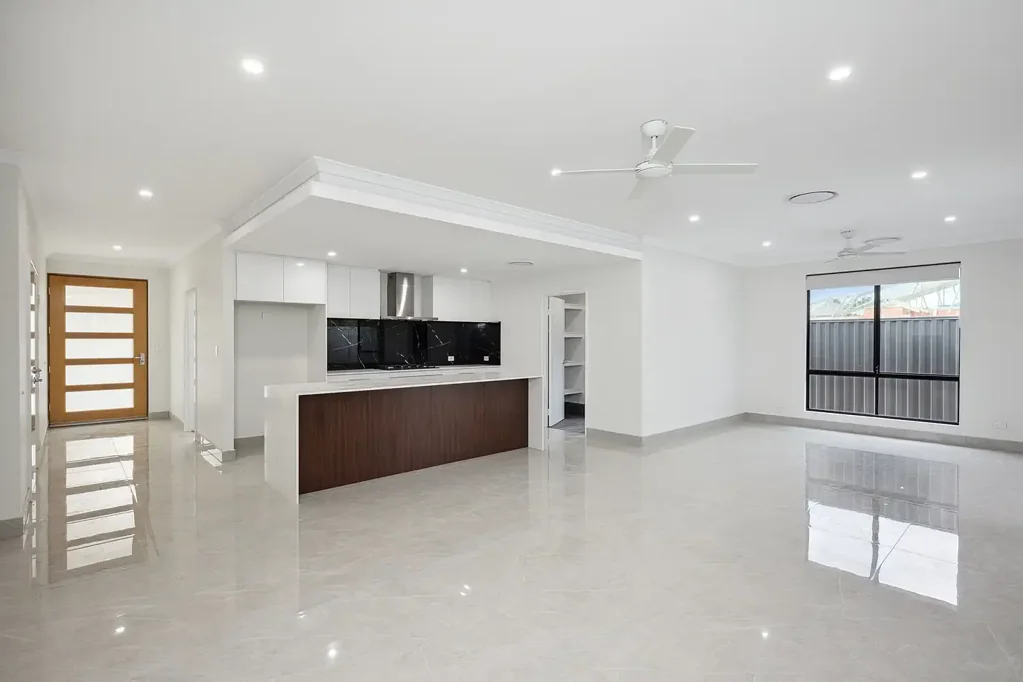 NEAR NEW 3x2 DUAL KEY HOME