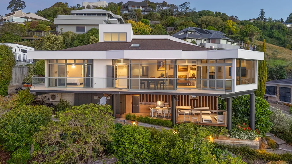 Britannia Heights 3Moenga Positioned Within the View