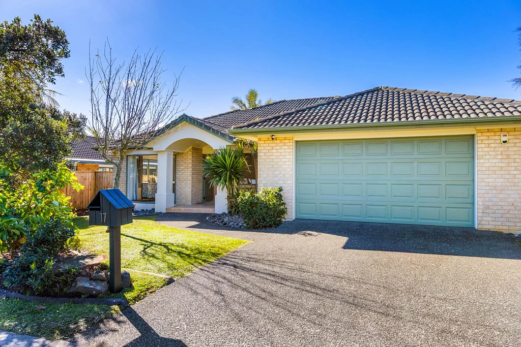 Henderson 4 Slaapkamer First Time Ever on the Market
