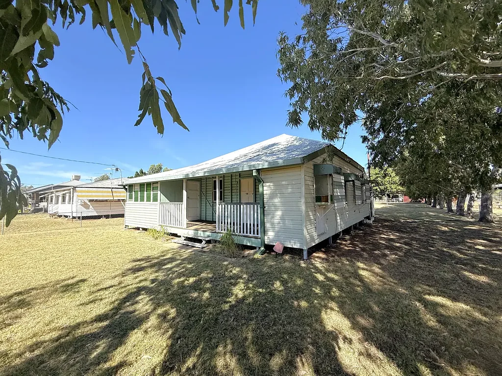Barcaldine 3બેડરૂમ Charming Queenslander Cottage on a Spacious 1,366m2 Block