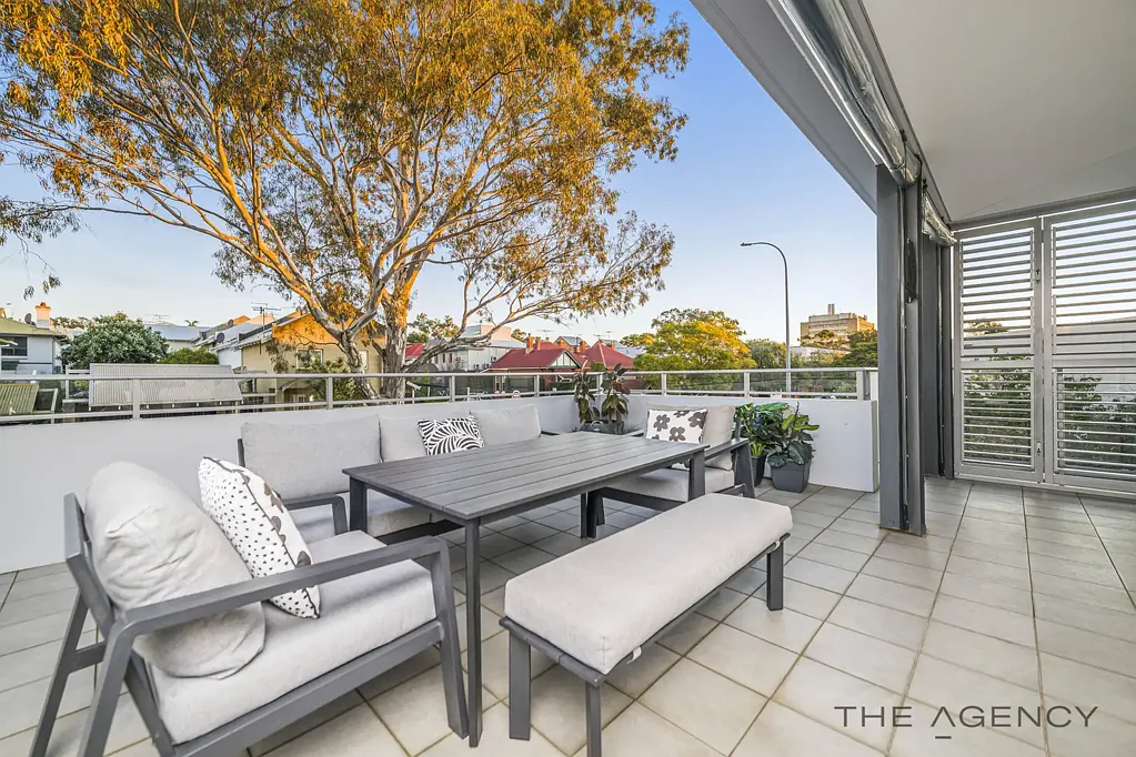 Subiaco 2房  COSMOPOLITAN LIVING with HUGE 63sqm TERRACE