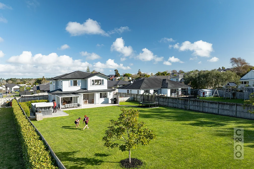 Huapai 4ਬੈੱਡਰੂਮ Hamptons-Inspired Living on a Park-Sized Section