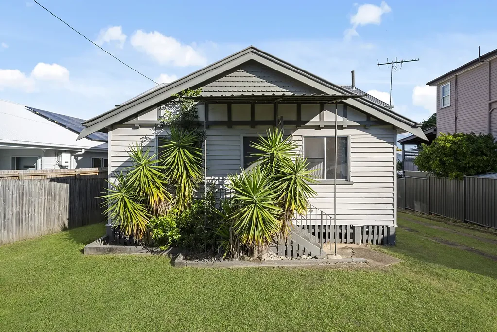 Moorooka 3ห้องนอน One Address - Multiple Possibilities.