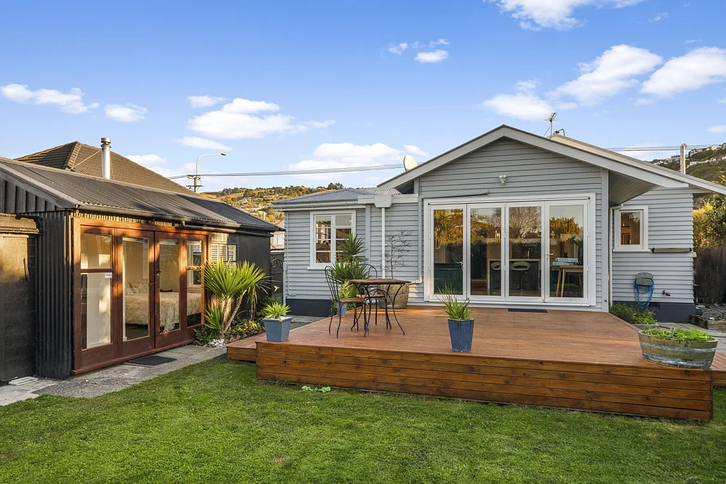 Redcliffs 3房  Classic Bungalow, Brought Beautifully Back to Life