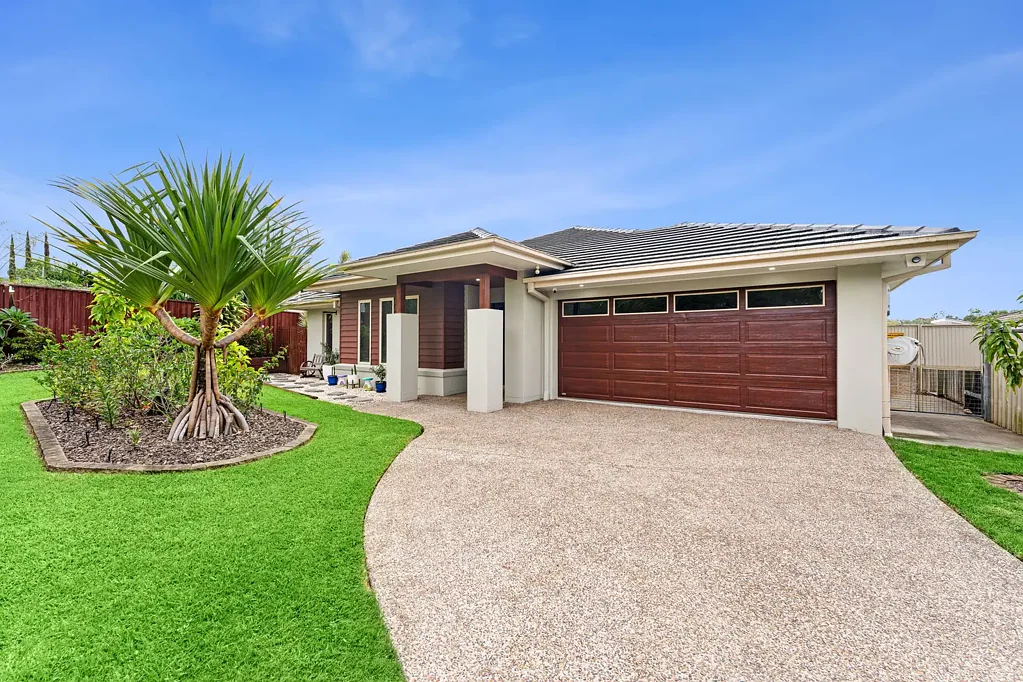 Doolandella 4 Bedroom Under Contract by Leisa Le