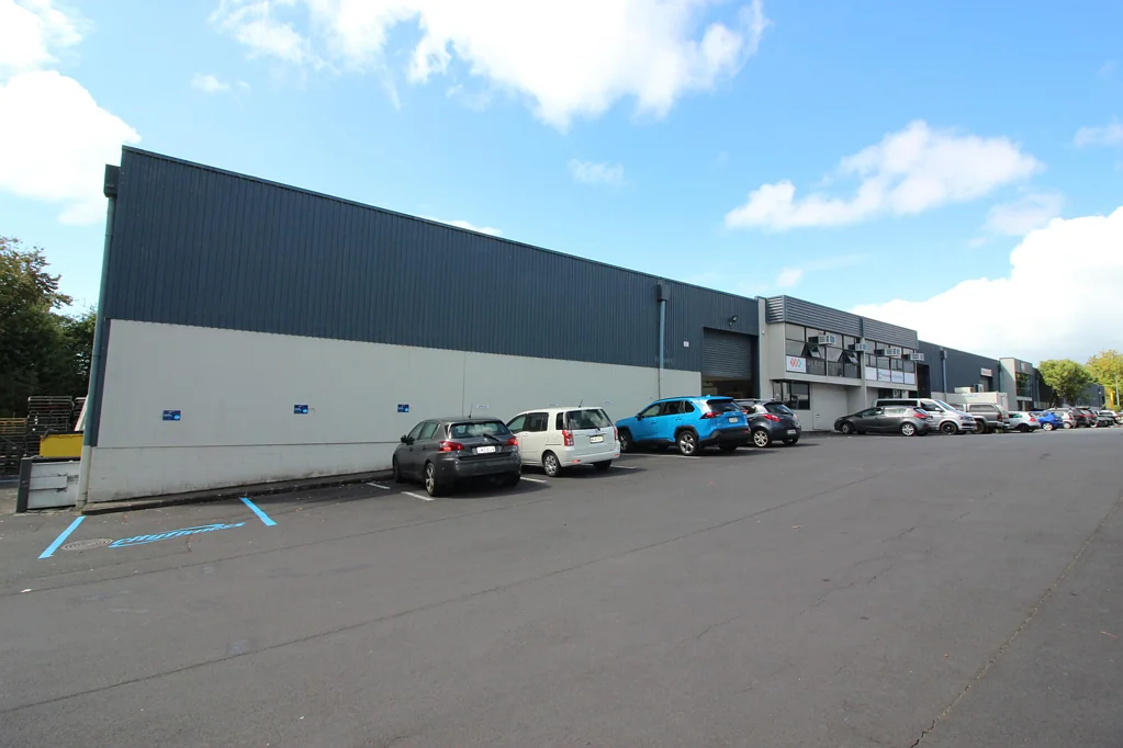Albany Highly functional office/warehouse