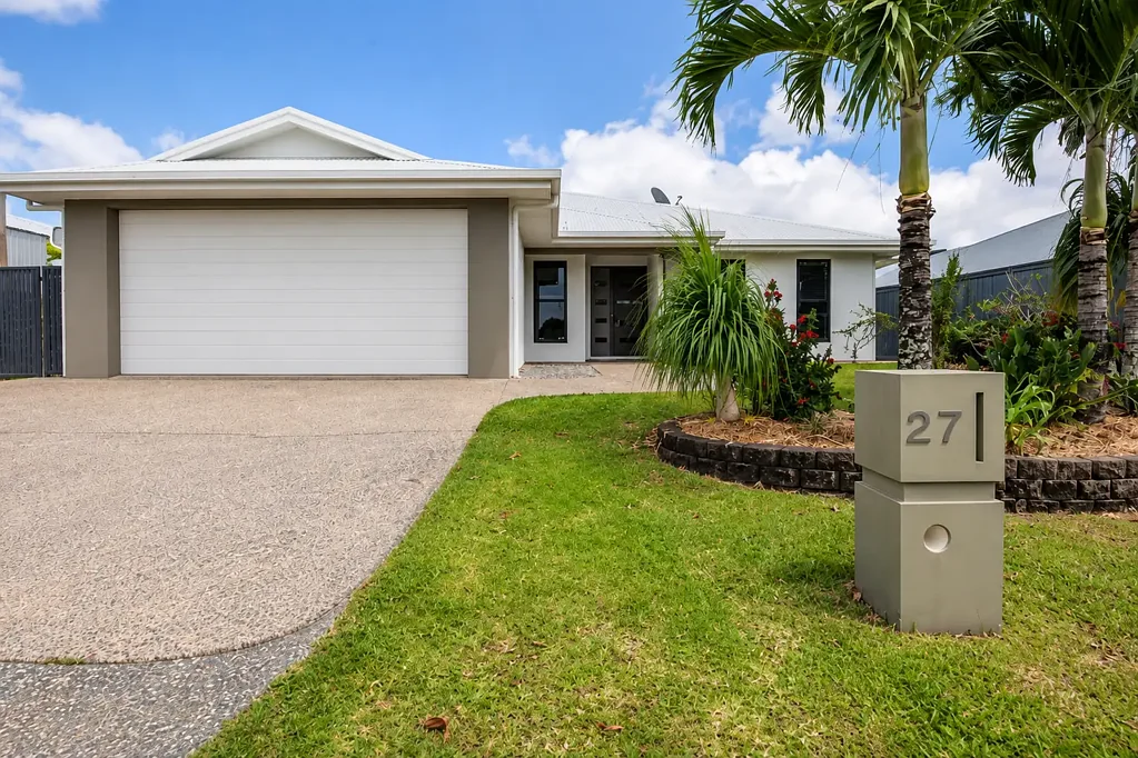 Spacious Family Living with Shed, Solar & Multiple Living Areas