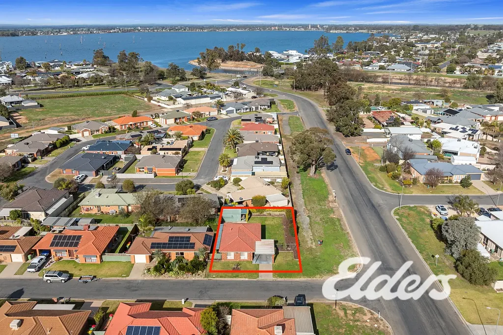 Mulwala 2 Bedroom Immaculate Stand-alone Townhouse on Corner Allotment