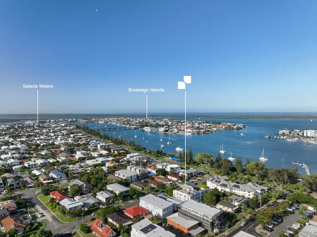 Paradise Point 2 Bedroom Where Space, Style & the Broadwater Meet!