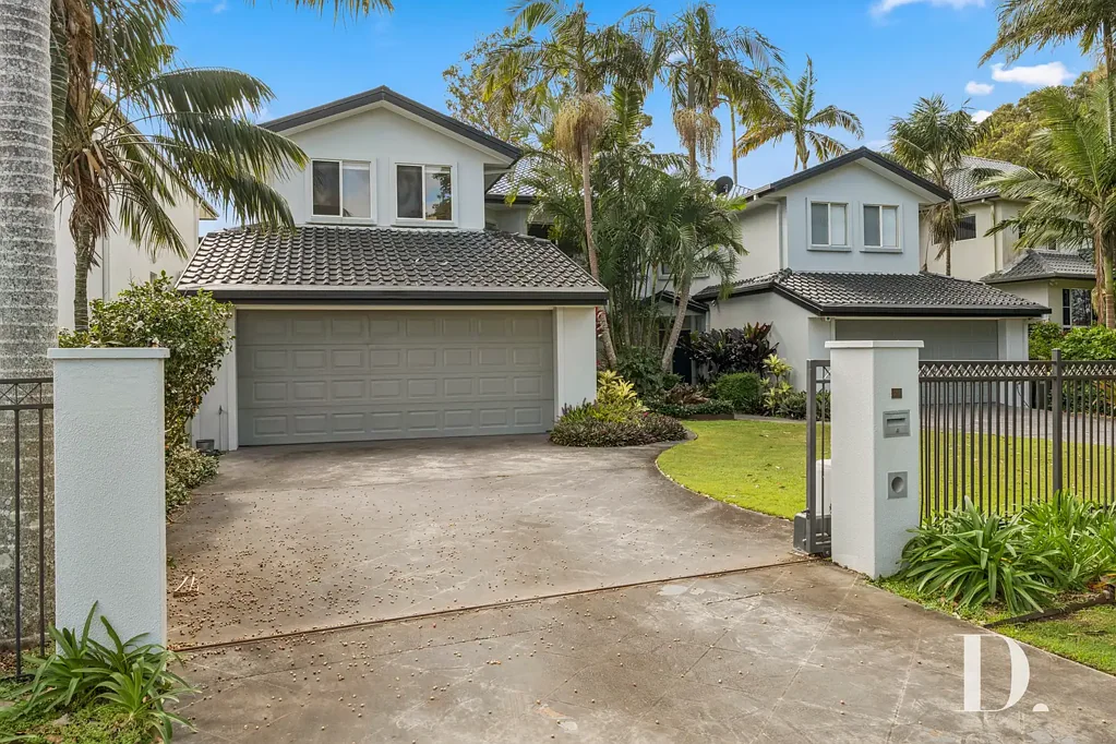 Beachfront Living at Its Best – Spacious & Stylish - Furnished