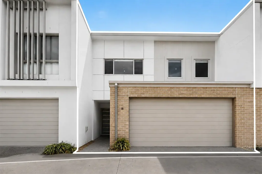 Calamvale 4 Slaapkamer Stylish Family Living with Space, Comfort & Convenience