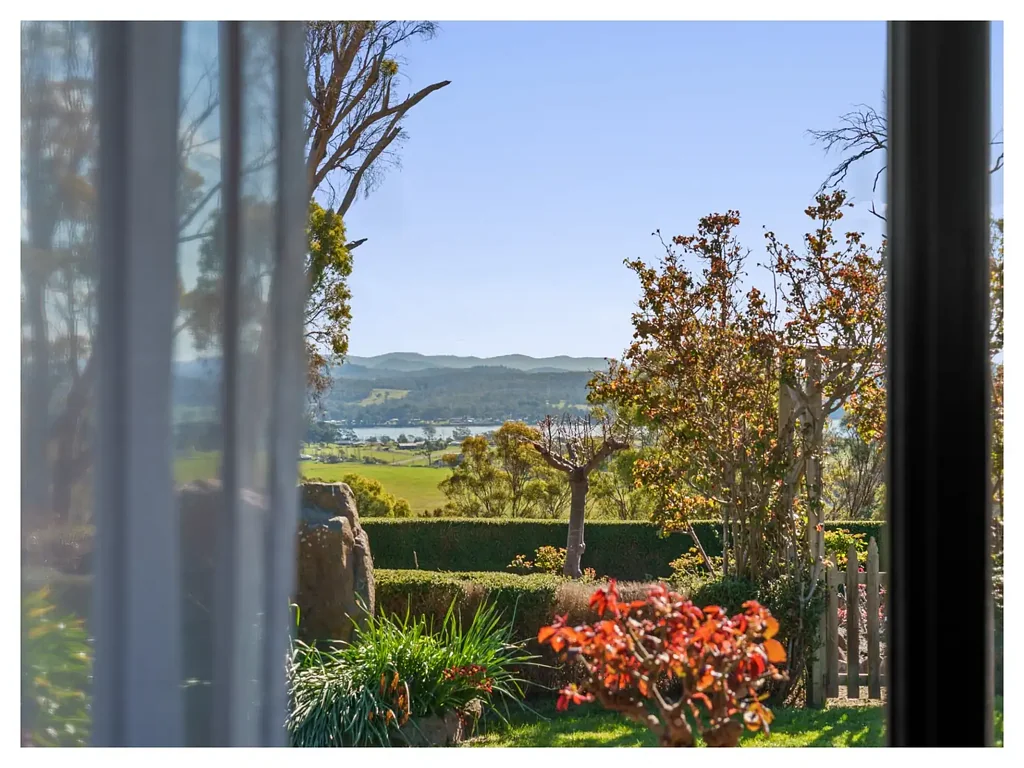 Swan Bay 4Zimmer THIS SPACE: A Private Country Retreat with Sweeping Tamar Views.
