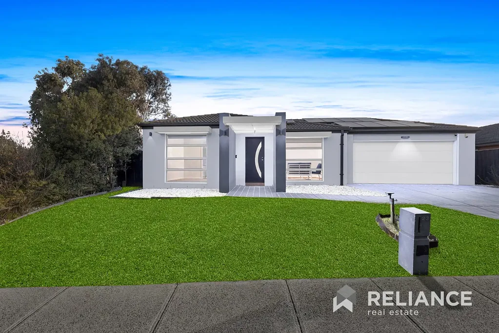 Tarneit 4Phòng ngủ Stylish Family Living in Sought-After Moorookyle Estate
