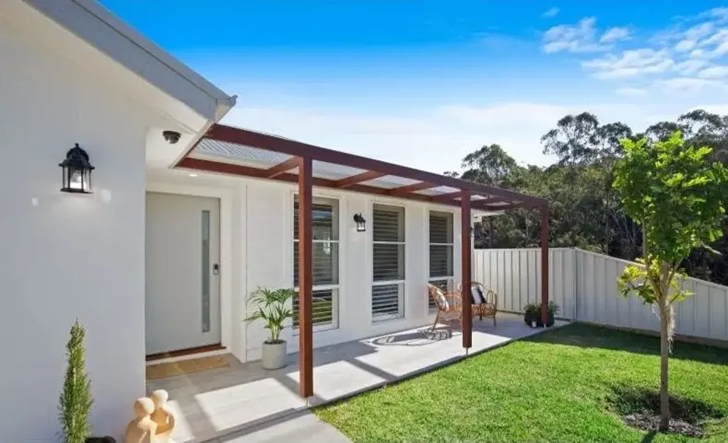 Coastal Living at Its Finest – Stylish 4-Bedroom Home Near the Beach
