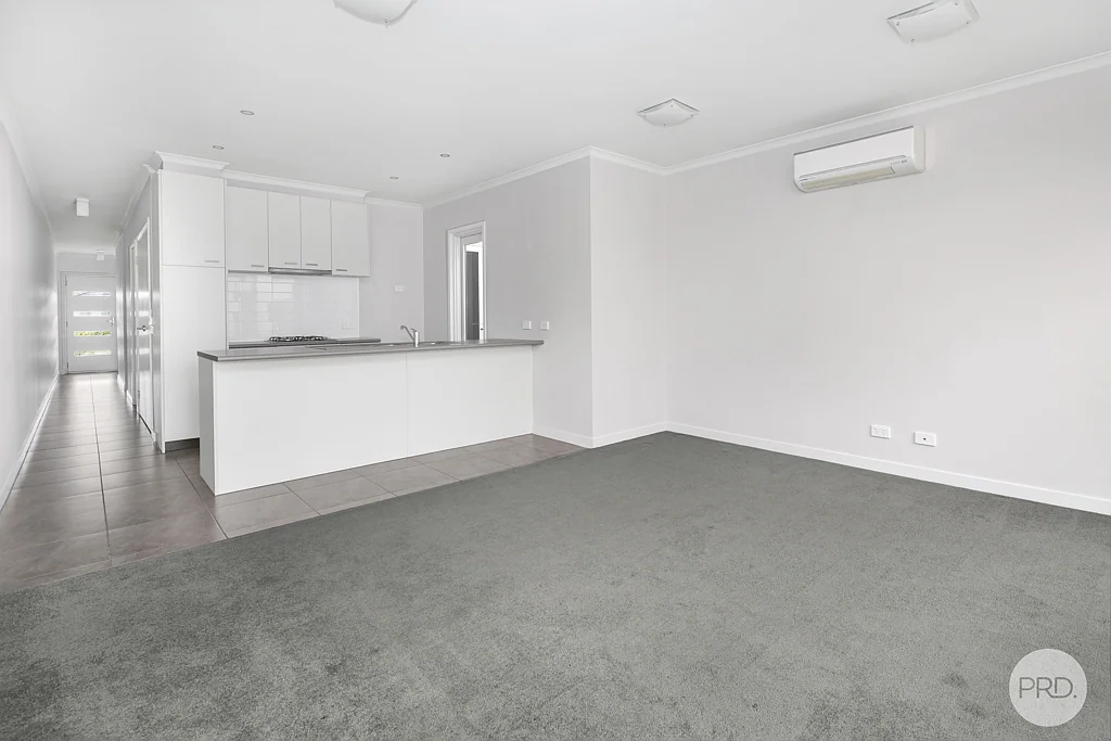 45 Warburton Drive, Lucas, VIC 3350