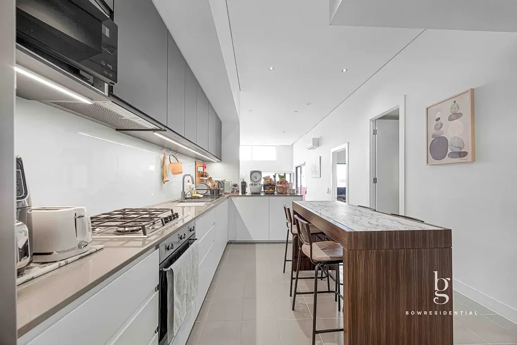 WAREHOUSE STYLE SEMI FURNISHED APARTMENT AVAIALBLE FOR RENT