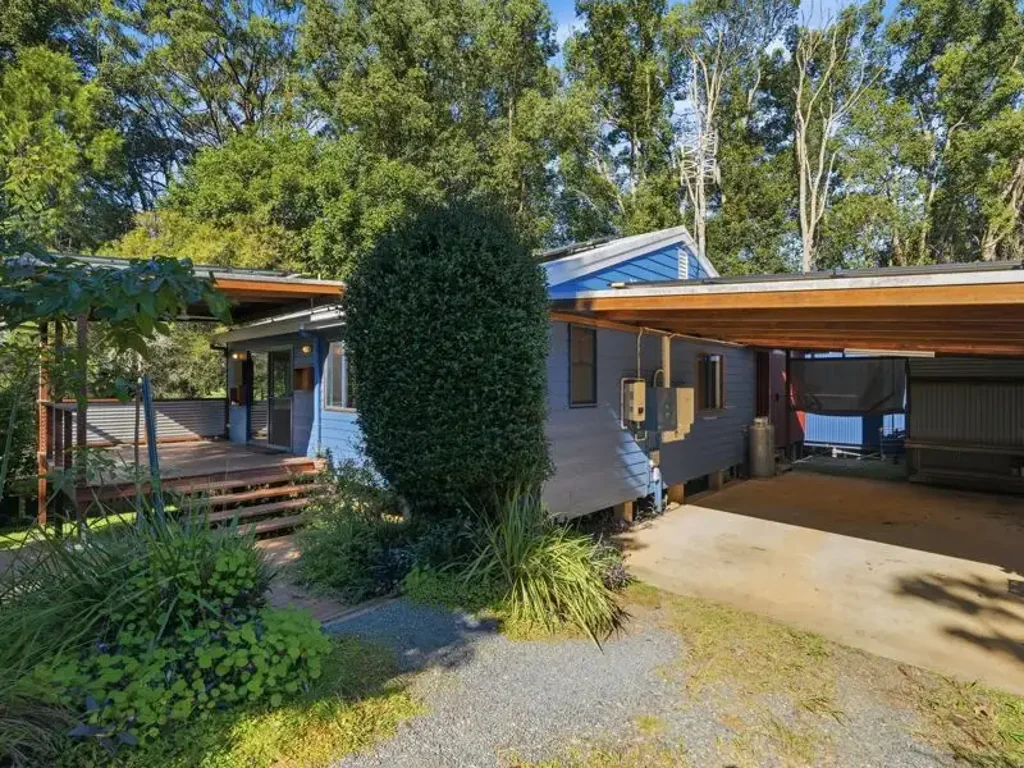 Spacious Home Plus Self-Contained Studio - Electricity & Gas Included