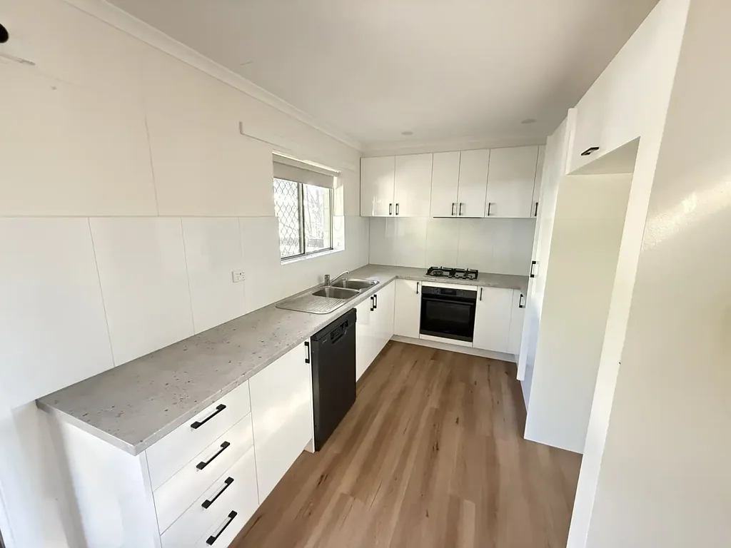 4 BEDROOM, 1 BATHROOM HOUSE IN SADADEEN, WALKING DISTANCE TO