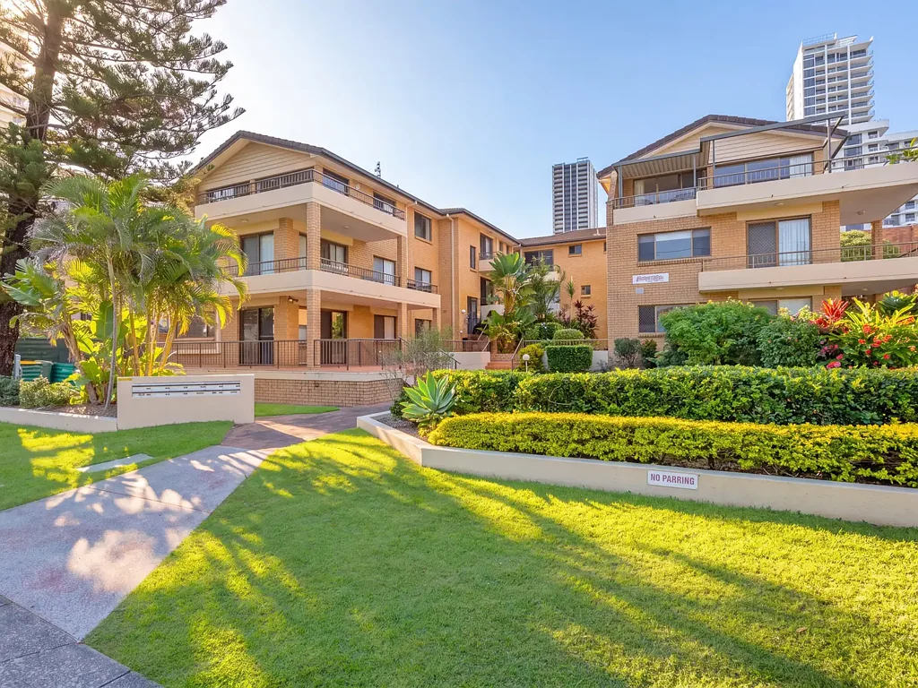 Broadbeach 2غرفة نوم Surplus to Portfolio Requirements - WILL be SOLD