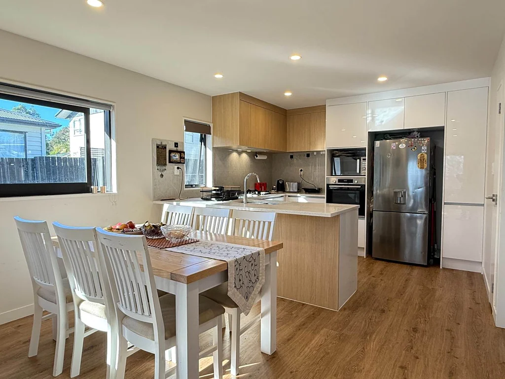 Bright & Sunny 2-Bedroom House