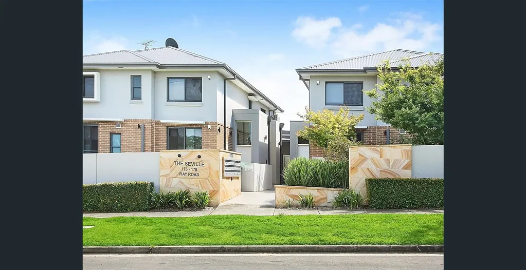 Stylish Modern Unit Just minutes away from Central Epping and Carlingford Court