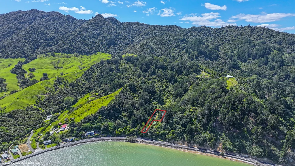 Whakatete Bay  Space, privacy and sea views