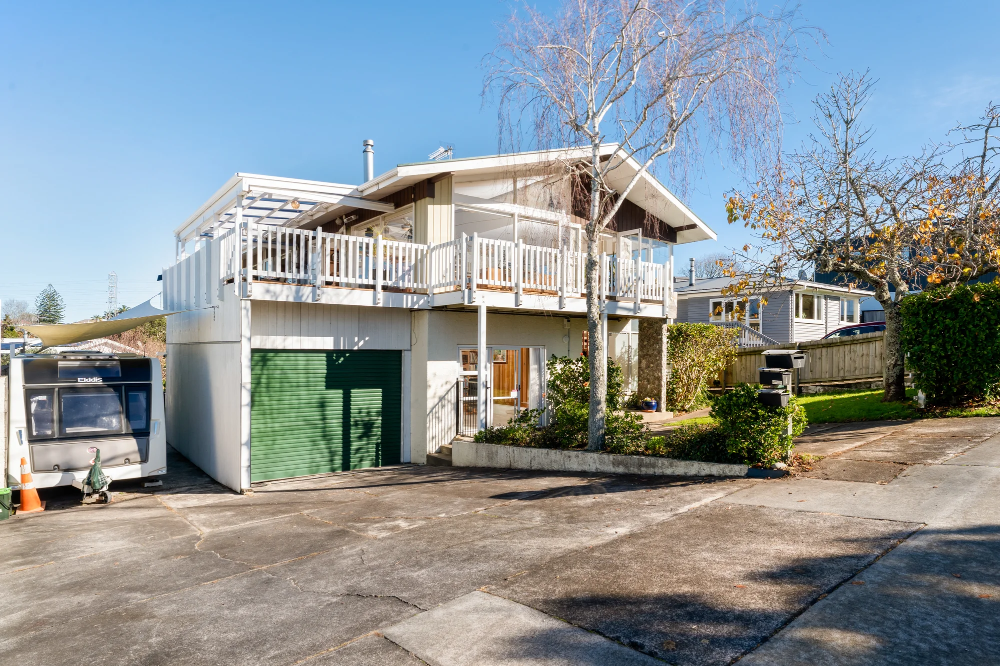 Te Atatu South 7房 三重收入现金流，每周$1,450租金，913㎡地块，成熟果树+全围栏后院，步行即至购物中心！ Collect up to $1,450/Week from 3 Incomes!