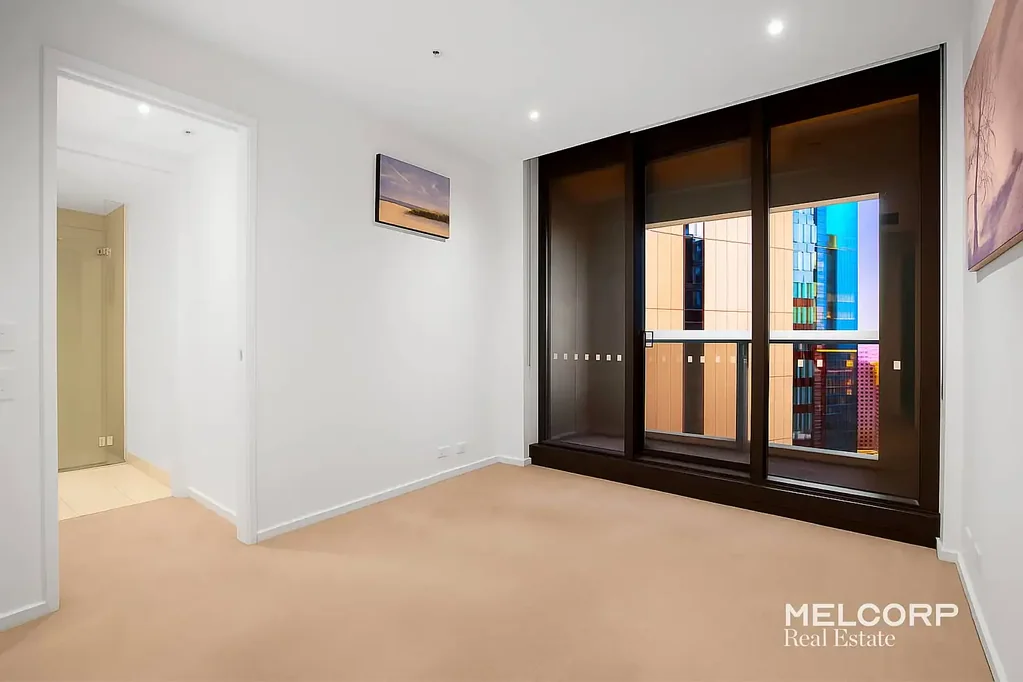 CENTERALLY LOCATED SOUTHBANK LIFESTYLE - UNFURNISHED