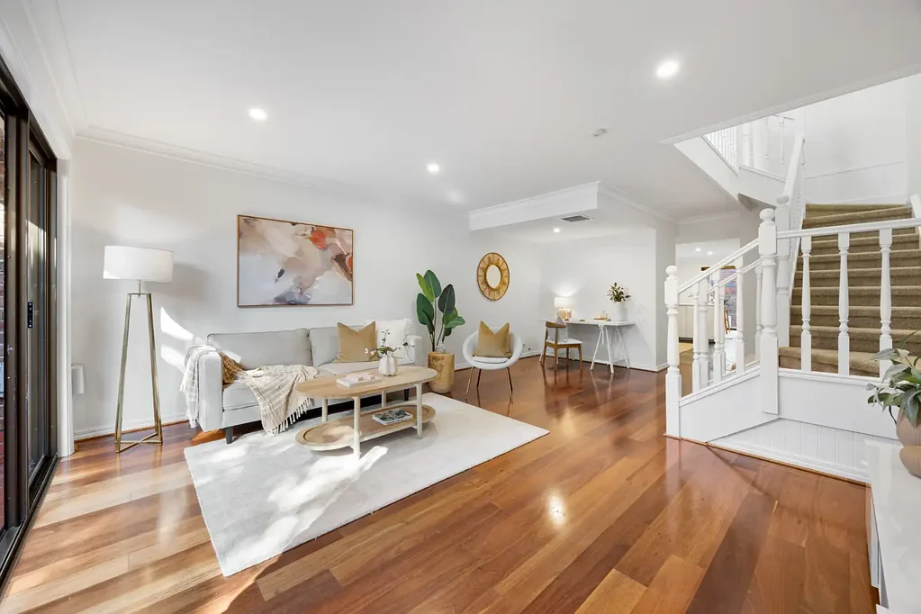 Adelaide 3房  Large Torrens Title Townhouse - Fully Renovated !