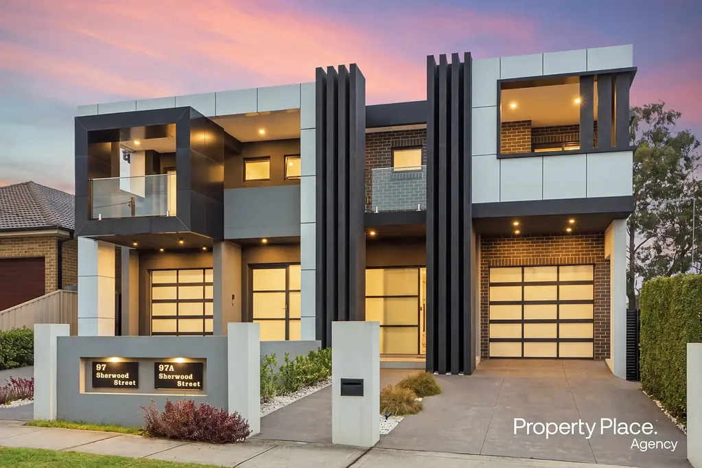 Revesby 6Moenga Superior Family Residence with Detached Granny Flat