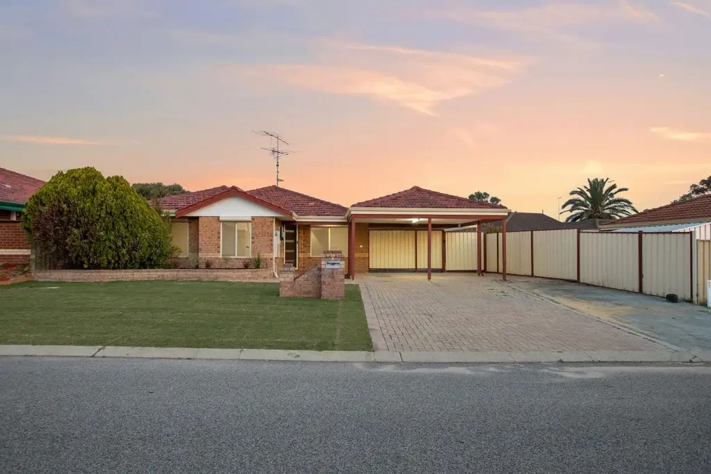 Warnbro 4房  Why: Combining an ultra-convenient location with a newly updated home, this well-placed property ensures contemporary comfort for all