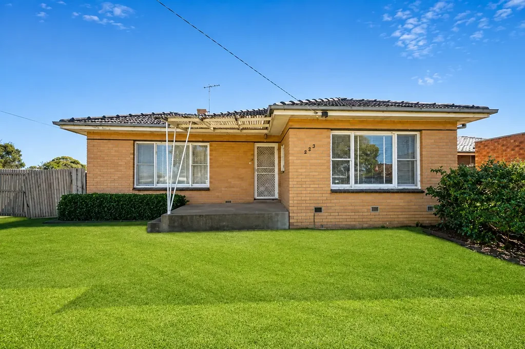 Spacious Three-Bedroom Home in a Convenient St Albans Location