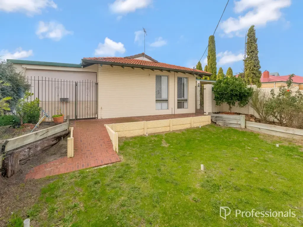 132A Centre Street, Queens Park, WA 6107