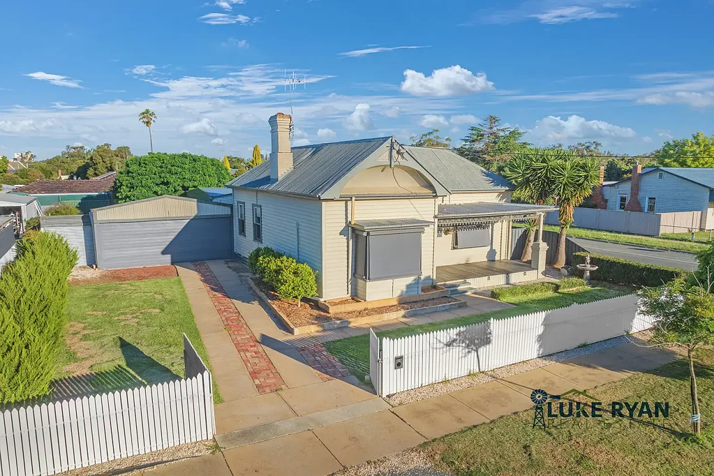 15 Queen St, Rochester, VIC 3561